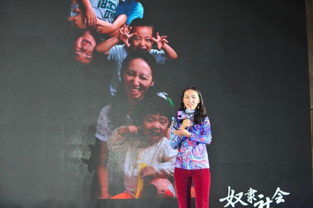 一诺在「奴隶社会」活动上演讲